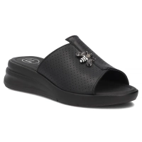 Černé kožené pantofle Filippo DK7644/26 BK