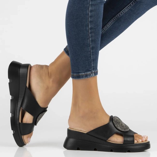 Černé kožené pantofle Filippo DK6050/24 BK