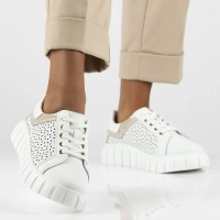 Bílé kožené sneakersy Filippo DP6164/24 WH