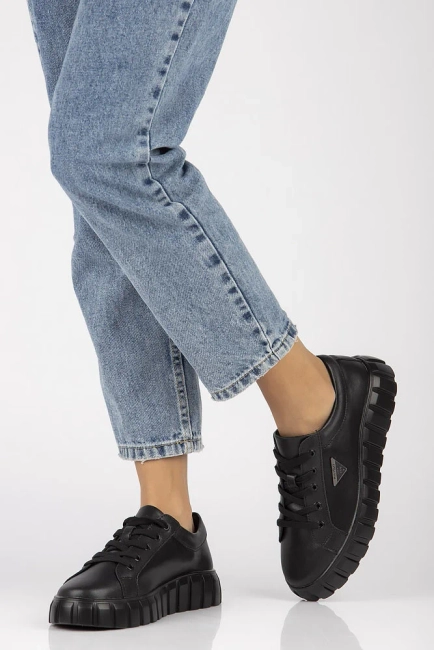 Černé kožené sneakersy Filippo DP4670/24 BK