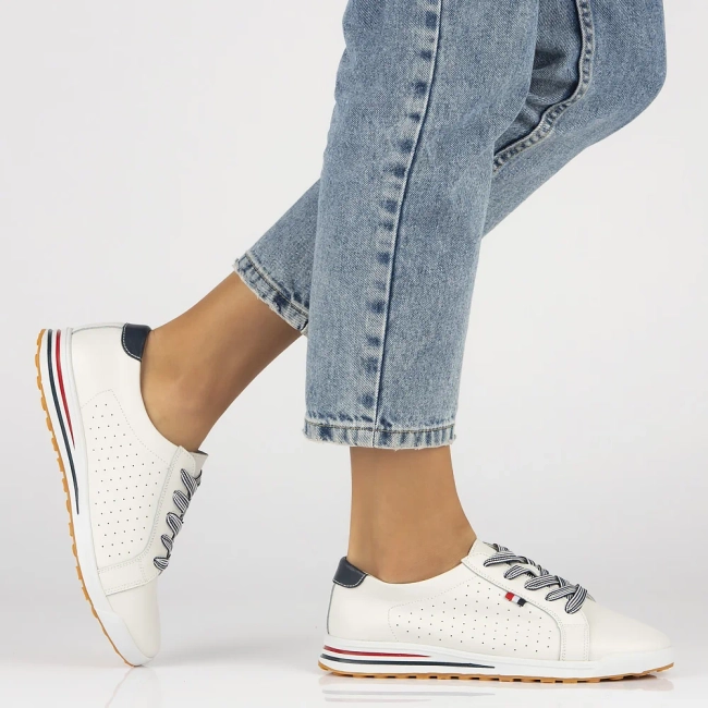 Bílé kožené polobotky Filippo DP3509/24 WH