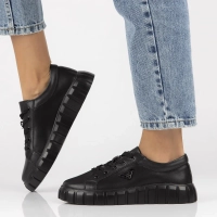 Černé kožené sneakersy Filippo DP4670/24 BK