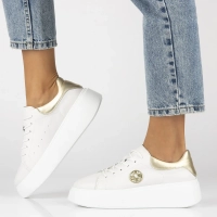 Bílé kožené sneakersy Filippo DP6058/25 WH