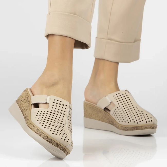 Béžové kožené pantofle Filippo DK6818/26 BE