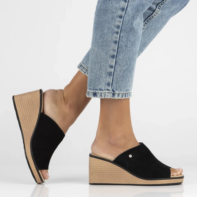 Černé kožené pantofle Filippo DK6028/24 BK