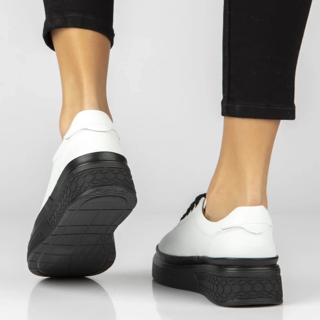 Bílé kožené polobotky na klínku Filippo DP8326/26 WH