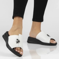 Bílé kožené pantofle Filippo DK7644/26 WH