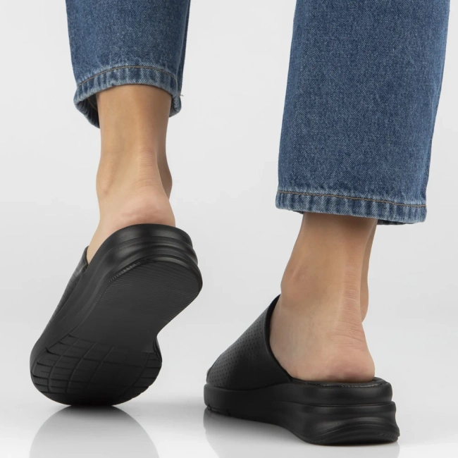 Černé kožené pantofle Filippo DK7644/26 BK