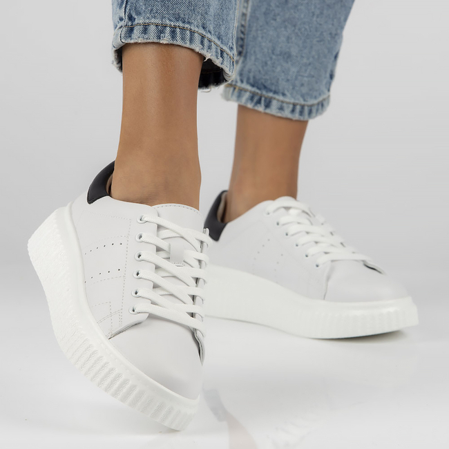 Bílé kožené sneakersy Filippo DP4404/23 WH