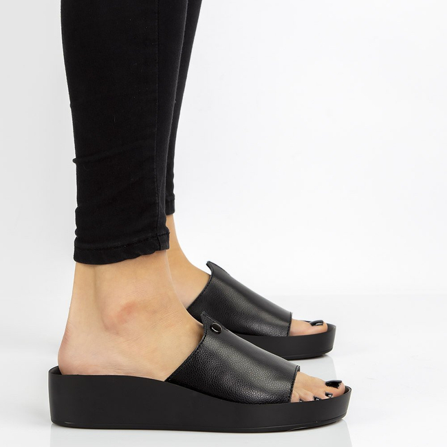 Kožené pantofle Filippo DK2059 / 21 BK černé