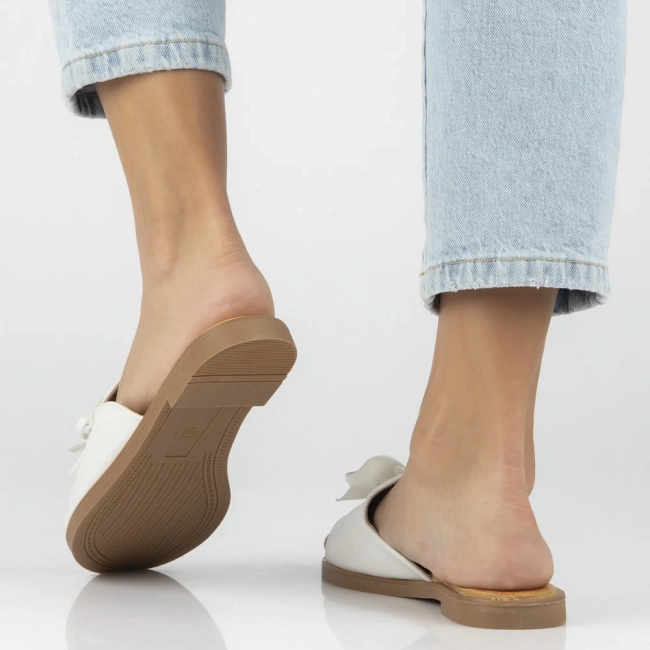 Bílé pantofle Filippo DK7898/26 WH